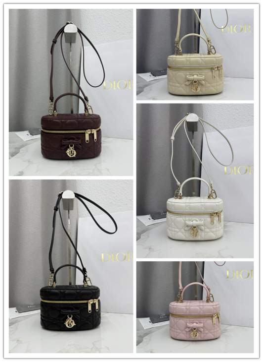 Picture of Chanel Handbags _SKUfw239867522fw
